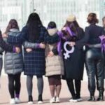 Le diktat de la presse féminine : Quand la libération devient injonction.