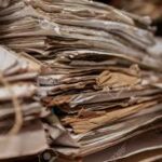 La bureaucratie qui écrase les vies, la paperasse qui remplace l’humanité.